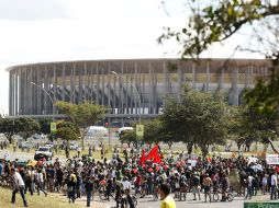 La policía busca retirar a los protestantes lo más pronto posible. AFP /