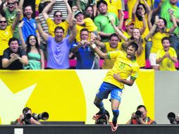 Neymar celebra el primer tanto de Brasil, el cual cayó al minuto tres del partido. EFE /