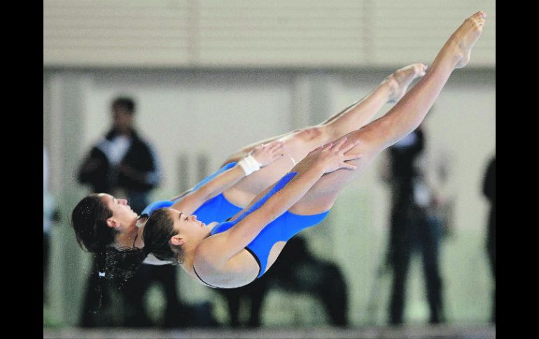 Alejandra Orozco (al frente) y Paola Espinosa aseguraron el boleto para la competencia que se realizará del 19 de julio al 4 de agosto. MEXSPORT /