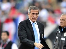 ''A nosotros nos faltó orden y recuperación del balón'', asegura Oscar Washington Tabárez. MEXSPORT /