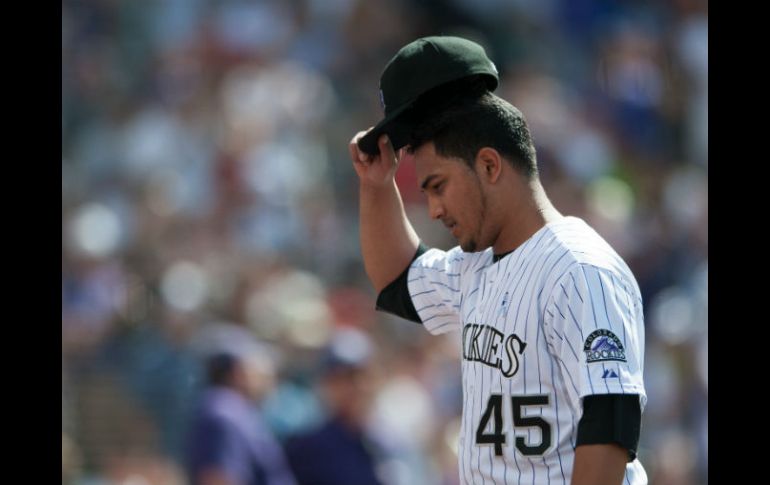 El abridor venezolano Jhoulys Chacín, de los Rockies, queda a sólo un out de conseguir su segunda blanqueada de por vida. AFP /