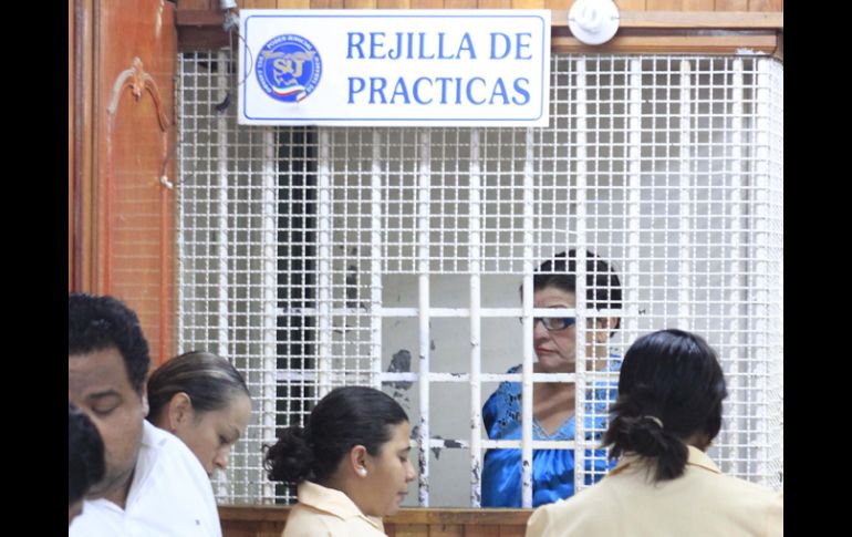 Rosa Mélida López Villanueva en las rejillas de práctica del reclusorio estatal de Villahermosa. NTX /