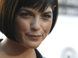 Selma Blair mencionó que trabajar con Sheen es una ''amenaza'', pues llega tarde todo el tiempo y tiene una pobre ética laboral. ARCHIVO /