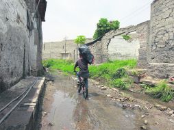 Los vecinos que el Ayuntamiento intenta reubicar señala que a donde los quieren mandar es una zona insegura y lejana de sus trabajos. EL INFORMADOR /