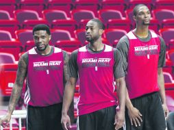 Presión. Udonis Haslem, Dwyane Wade y Chris Bosh buscarán más protagonismo para nivelar la final esta noche. AP /