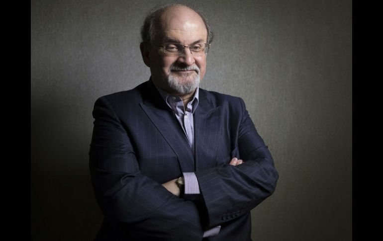 Rushdie cuenta con una larga trayectoria como escritor de temas polémicos. ARCHIVO /