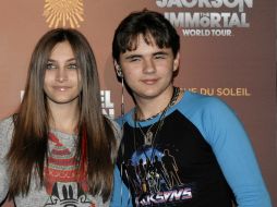 Paris Jackson se ve afectada al enterarse que no comparte el mismo padre biológico con su hermano Prince. AP /