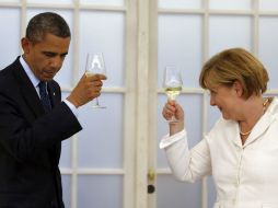 Durante el brindis, Obama ratifica su admiración hacia Angela Merkel. EFE /