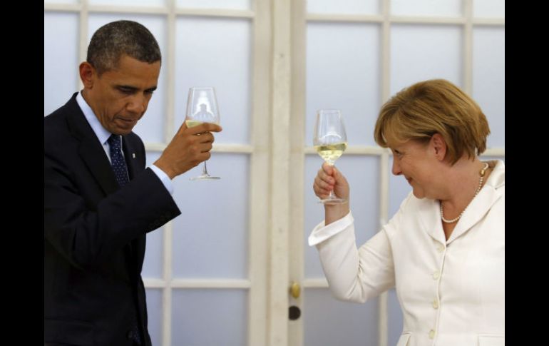 Durante el brindis, Obama ratifica su admiración hacia Angela Merkel. EFE /