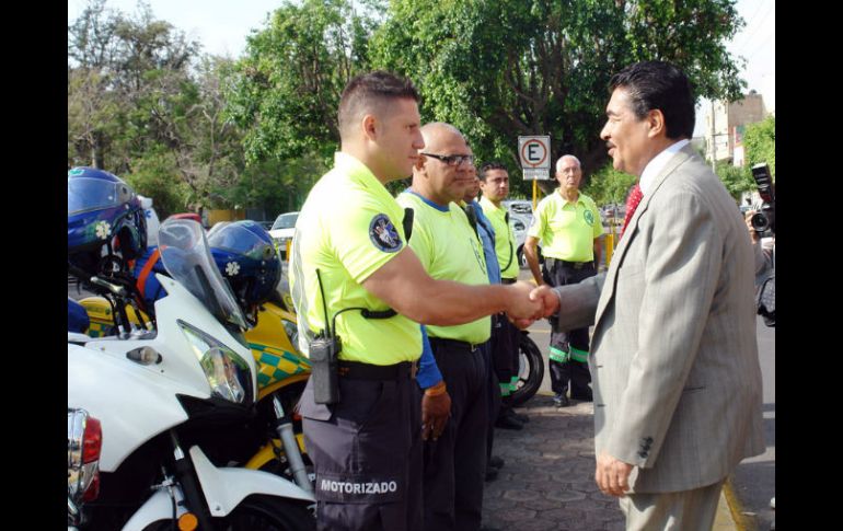 El presidente municipal tapatío, Hernández García, agradeció a las empresas donantes de estos apoyos a la Cruz Verde tapatía.  /