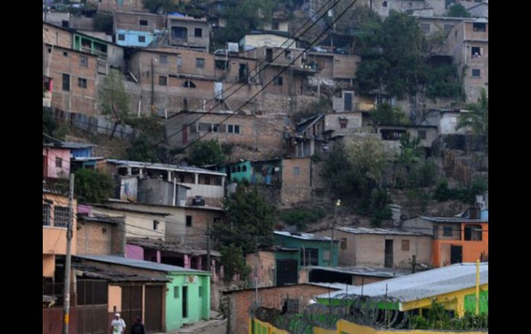 Las casas fueron abandonadas por sus propietarios debido a las amenazas de muerte de los pandilleros. ARCHIVO /