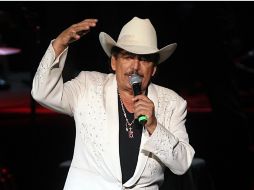 El hermano de Joan Sebastian asegura que el cantautor se encuentra en Italia. ARCHIVO /