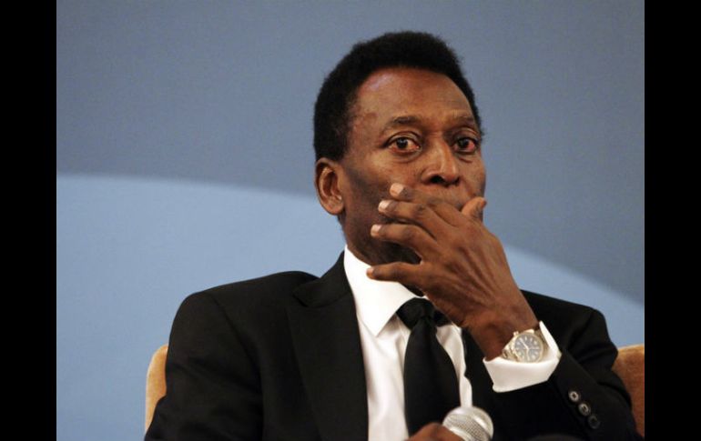 En distintas redes sociales hay comentaros hacia el astro del futbol, como: ''Pelé callado es un poeta''. ARCHIVO /