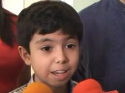 Imagen del niño al hablar con la prensa. ARCHIVO /