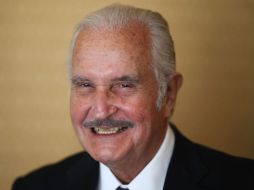 Carlos Fuentes fue investigado por el FBI por haber sido miembro del Partido Comunista Mexicano y simpatizar con Fidel Castro. AP /