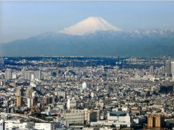 El volcán, a unos 100 km al suroeste de Tokio, se eleva a 3 mil 776 metros. EFE /