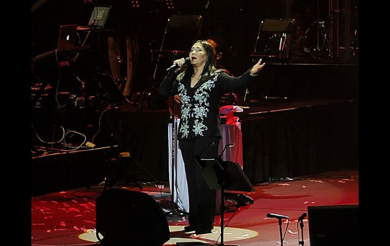 Ana Gabriel se reencuentra con sus seguidores en el Telmex. EL INFORMADOR /