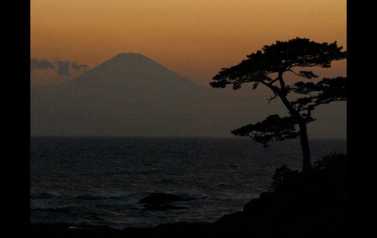 La simetría casi perfecta del Fujiyama, le da tanto un toque artístico distintivo, como un aura de misticismo. ARCHIVO /