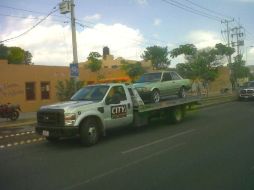 Los agentes estatales aseguraron un auto Golf con las placas 546-VZG.  /