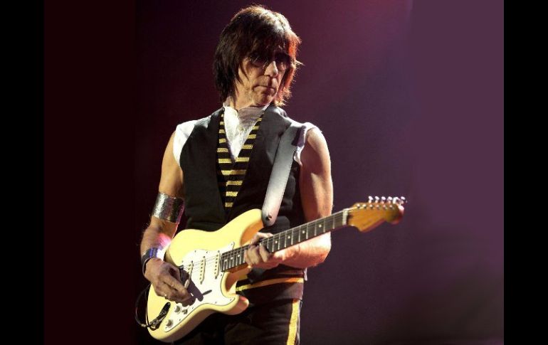 Jeff Beck, toda una leyenda de la guitarra, llega a 69 años y sigue sonando magistralmente. ESPECIAL /