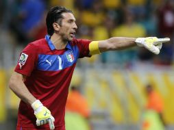 Gianluigi Buffon expresa su preocupación por los goles recibidos. ARCHIVO /