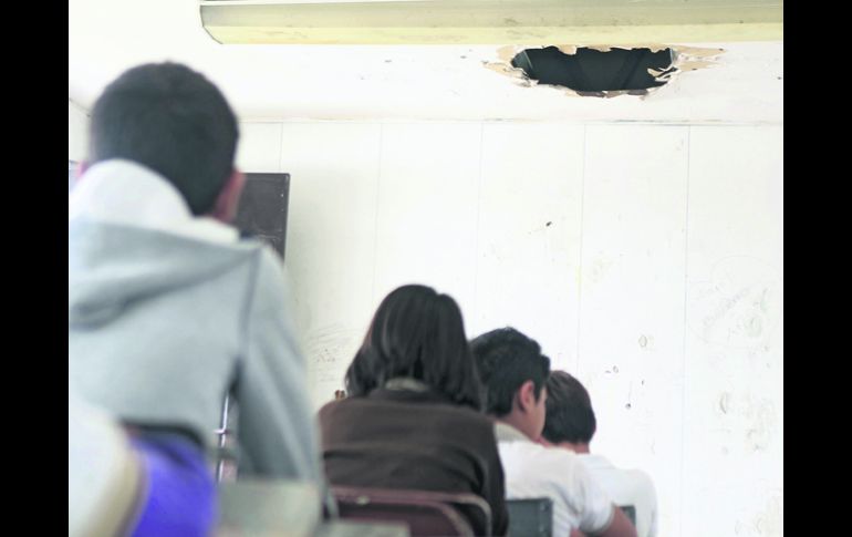 Así lucen algunos edificios de la Secundaria Técnica número 170  “Luis Donaldo Colosio” en la Colonia de Santa Fe,Tlajomulco de Zúñiga. EL INFORMADOR /