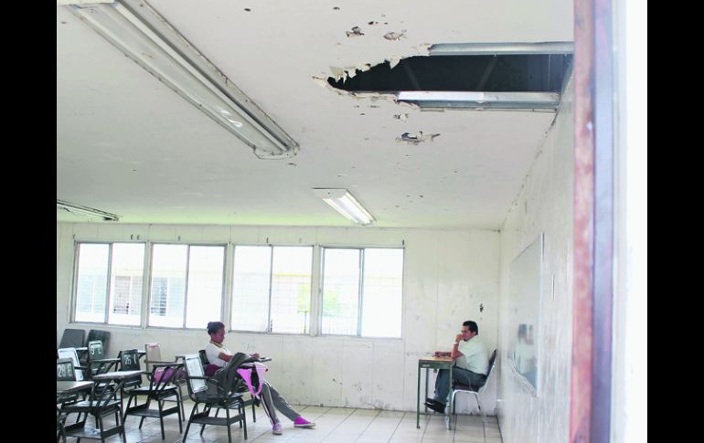 La escuela Secundaria Técnica número 170,  ''Luis Donaldo Colosio'', en la colonia Santa Fe, en Tlajomulco, muestra evidente deterioro. EL INFORMADOR /