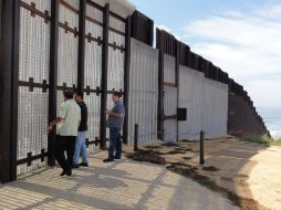 La aprobación de una enmienda para reforzar la frontera con México provoca reacciones negativas de activistas. ARCHIVO /