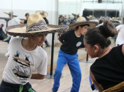 El Ballet Folclórico Infantil de la Universidad de Guadalajara se presenta en el Teatro Diana.  /