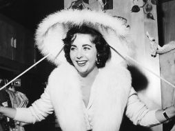 Liz Taylor vistió el espectacular vestido a los 18 años para el que fue el evento social del año en Hollywood. ARCHIVO /