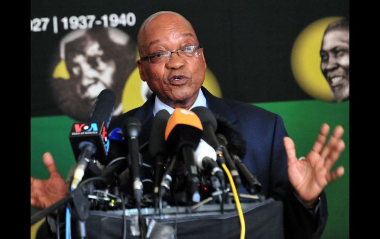 El presidente Zuma es informado de que los médicos aún ''están haciendo todo lo posible por el bienestar de Mandela''. ARCHIVO /