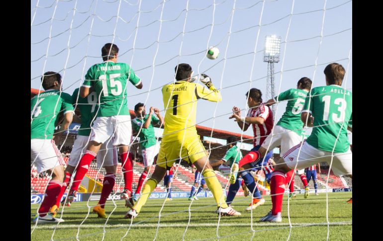 El equipo mexicano requiere goles y una 'manita' para calificar en el Mundial de Turquía AP /