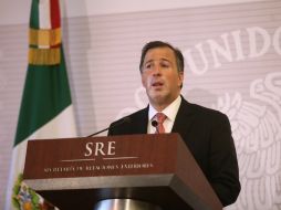 La SRE, encabezada por José Antonio Meade, considera que la reforma generaría el respeto a derechos de los migrantes. ARCHIVO /