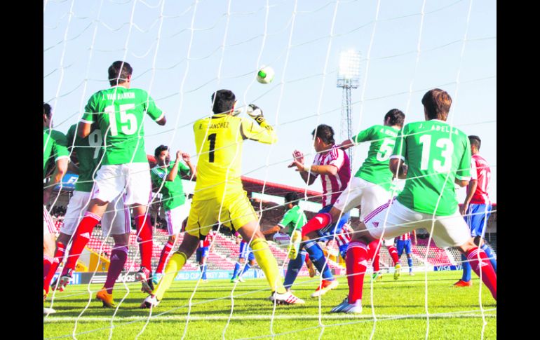 ÚLTIMA CHANCE. El Tricolor perdió sus primeros dos juegos, contra Grecia (2-1) y contra Paraguay (1-0, imagen). AP /