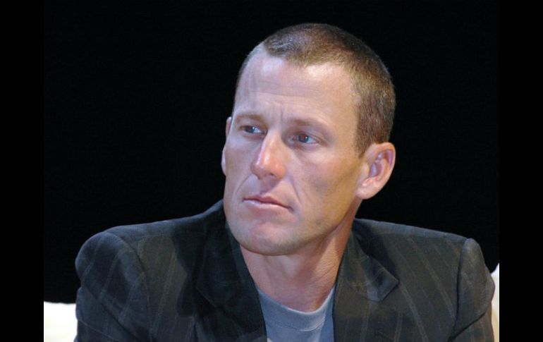 El ciclista Lance Armstrong declaró en el diario Francés Le Monde duras acusaciones a la Agencia Antidopaje de EU. ARCHIVO /