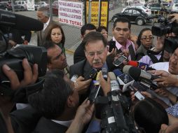 El abogado defensor del ex gobernador de Tabasco, Andrés Granier, Eduardo Luengo Creel, a su salida del Reclusorio Oriente. NTX /