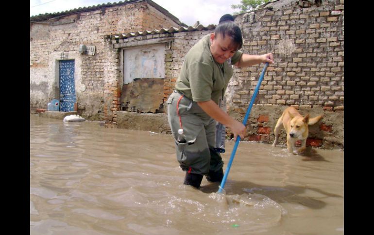 Ante la presente temporada de lluvias, Protección Civil y Bomberos de Tlaquepaque buscan evitar inundaciones. ARCHIVO /