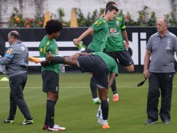 EL cuadro brasileño hizo trabajo regenerativo en el estadio de Vasco da Gama. AFP /