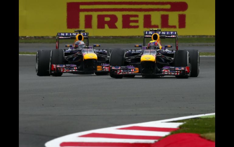 Vettel y Webber durante los entrenamientos libres. Red Bull ha ganado en Silverstone en 3 de la súltimas 4 temporadas. EFE /