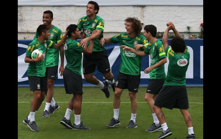 La Selección anfitriona entrena en el estadio de Sao Januário,por la final de la Copa Confederaciones. EFE /