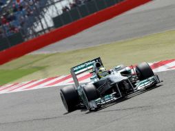 Rosberg completó los 5.891 metros del circuito de Silverstone en 146 milésimas menos que Hamilton. AP /