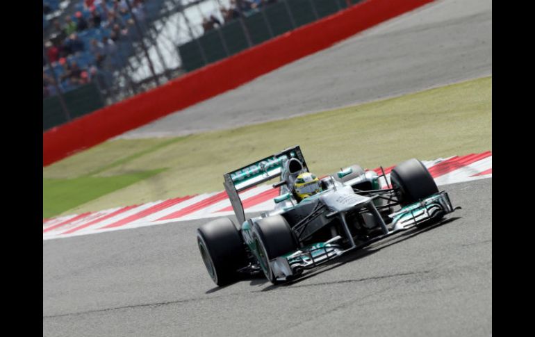 Rosberg completó los 5.891 metros del circuito de Silverstone en 146 milésimas menos que Hamilton. AP /