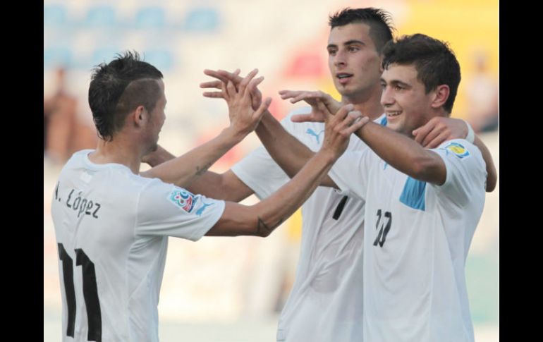 Los uruguayos triunfaron 4-0 a los uzbekos mientras que Croacia venció por un tanto a Nueva Zelanda 2-1. EFE /