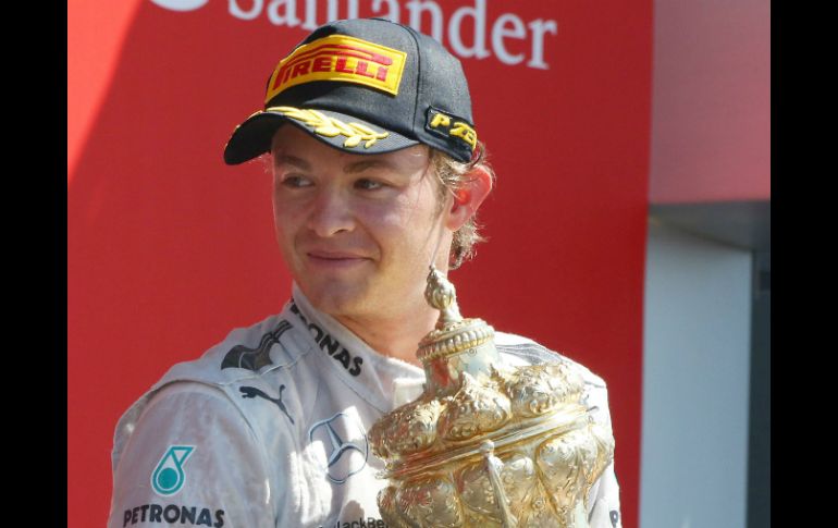 Nico no respeta la regla durante la bandera amarilla en Silverstone. AP /