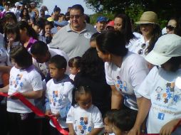 El secretario de Educación, Francisco Ayón, acudió a la caminata pro niños con síndrome de Down.  /