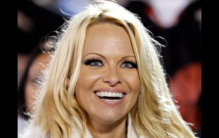 Pocos personajes de la farándula podrán atreverse con tanto éxito como Pamela Anderson a posar a sus 46 años para una portada. ARCHIVO /