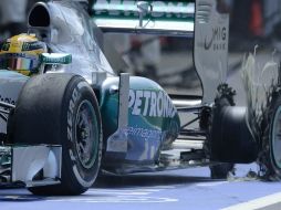 Así quedó por un momento el auto del británico Lewis Hamilton. EFE /