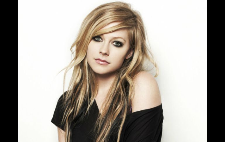 Éste es el segundo matrimonio de Avril Lavigne, de 28 años de edad. ARCHIVO /