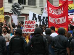 Autoridades mueven un contingente de 10 mil 600 policías para garantizar la seguridad en el estadio. EFE /