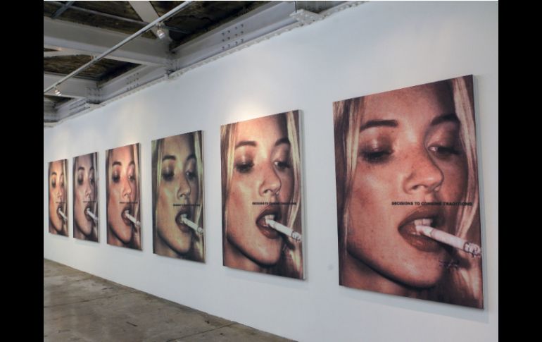 La exposición se compone por una imagen de Kate Moss, impresa en seis versiones diferentes; intervenidas por Büggemann. ARCHIVO /